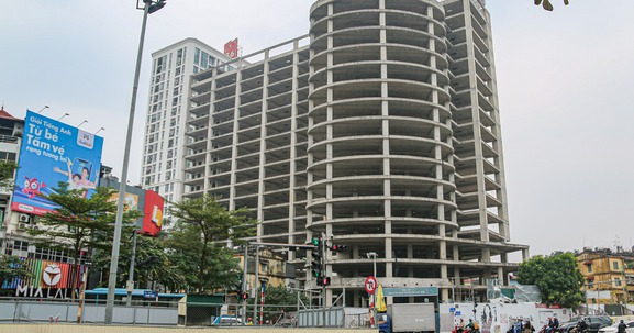 Khách sạn 17 tầng bỏ hoang trên ‘đất vàng’ Kim Mã sau 14 năm khởi công