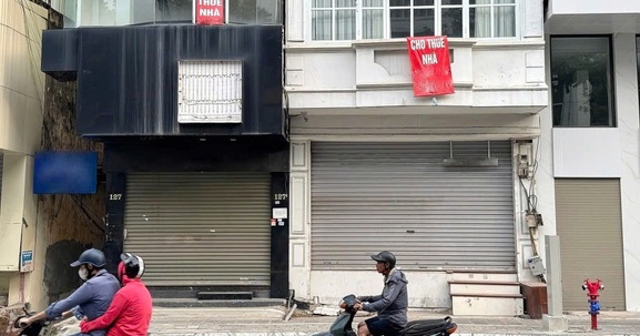 Nhiều nhà mặt phố hạ giá thuê để giữ chân khách