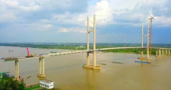 Cây cầu gần 7.000 tỷ, cách cầu dây văng đầu tiên do Việt Nam thiết kế 3,8km sắp hoàn thành