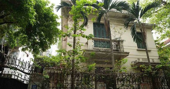 Biệt thự bỏ hoang 10 năm trên đất ‘kim cương’ Hà Nội đề xuất làm trụ sở phường: Rộng 410m2, bên trong xuống cấp, lãng phí