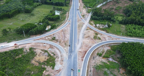 Chỉ 3 tuần nữa, cao tốc kết nối 2 tỉnh hẹp ngang sắp sáp nhập sẽ được thông xe