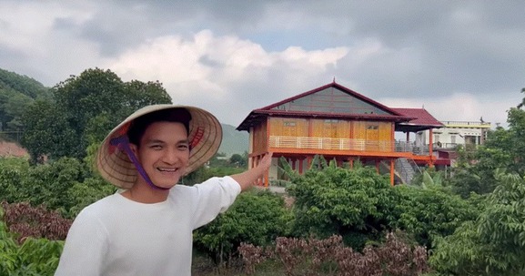 Nhà sàn bạc tỷ mà nghệ sĩ hài bán bún đậu báo hiếu cha mẹ: Xây dựng từ loại gỗ đặc biệt, quy mô gần 400m2