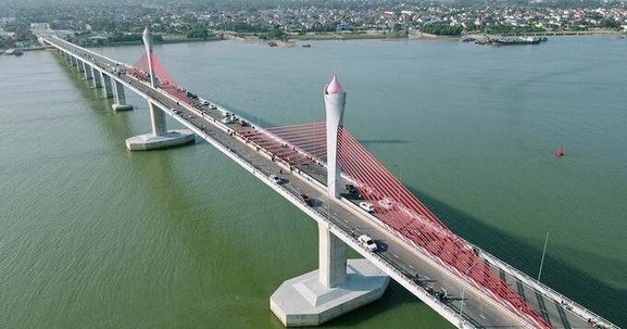Từ hôm nay, cấm lưu thông qua cây cầu đường bộ dài nhất miền Trung