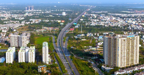 Giá nhà trung tâm TP. HCM 'chạm nóc', bất động sản vùng ven thành cứu cánh của nhà đầu tư