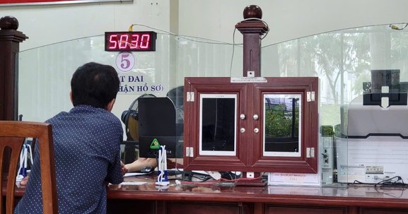 Văn phòng đăng ký đất đai TP. Cần Thơ phân công ký Giấy chứng nhận quyền sử dụng đất