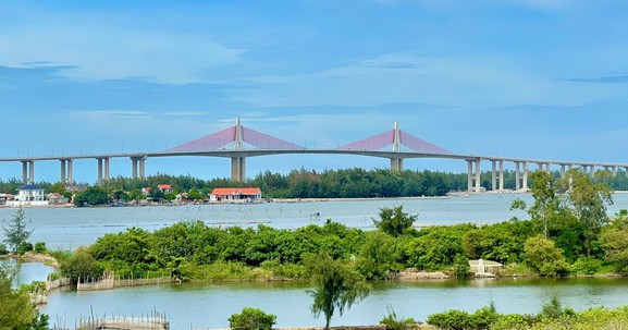 TP. Huế: Cầu vượt cửa biển dài nhất miền Trung đạt gần 90% khối lượng