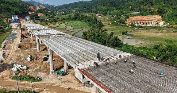 Chỉ ít tháng nữa, cao tốc 23.000 tỷ rút ngắn nửa thời gian kết nối Thủ đô với tỉnh giáp Trung Quốc sẽ thông xe