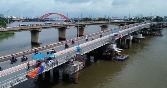 Cầu 11.000 tấn lần đầu được áp dụng công nghệ kích nâng sắp đạt dấu mốc quan trọng