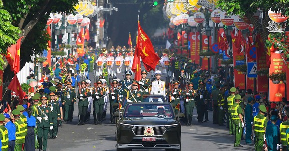  Xe điện Việt kiêu hãnh trong đội hình diễu binh 2/9: Khoảnh khắc tự hào không thể quên