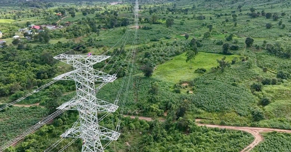 Thấy gì từ việc T&T Group của bầu Hiển thần tốc hoàn thành đường truyền tải điện từ Lào về Việt Nam?