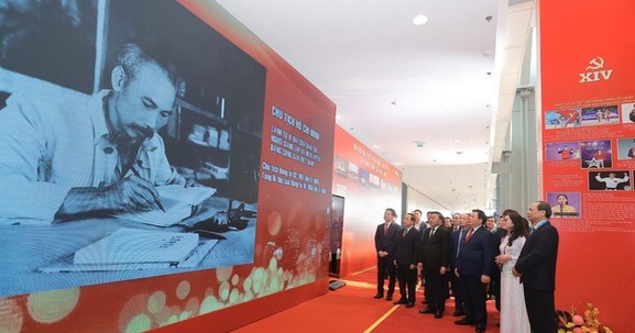 Bồi đắp niềm tin và khát vọng phát triển đất nước phồn vinh, văn minh, hạnh phúc