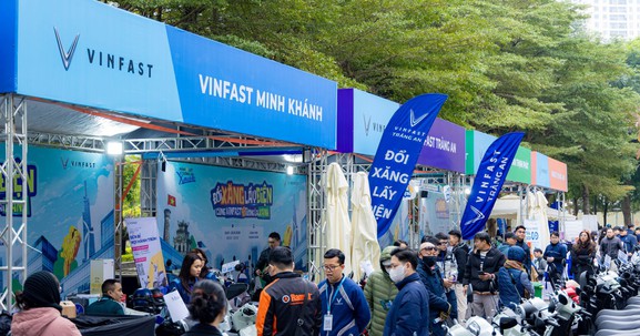 Sôi động ngày hội đổi xăng lấy điện của Vinfast trên khắp 3 miền