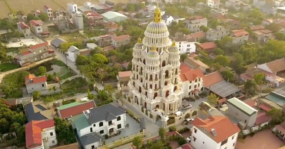 Lâu đài hoàng gia giữa làng quê Bắc Ninh: Cao 12 tầng, nội thất ‘sang - xịn’ đến choáng ngợp