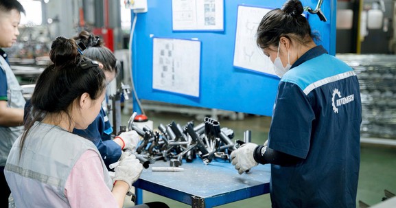 Doanh nghiệp Việt trong chuỗi cung ứng của VinFast: Doanh thu tăng gần 3 lần, mục tiêu thập kỷ được rút ngắn còn... 3 năm