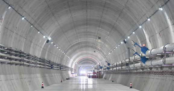 Sắp hoàn thành hầm đường sắt cao tốc xuyên biển dài nhất thế giới