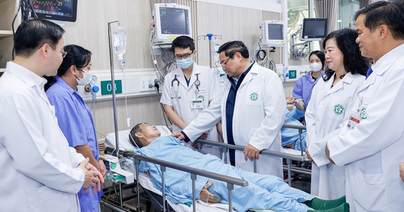 Thủ tướng: Phát huy vai trò các bệnh viện tuyến cuối 'giành giật sự sống, là hy vọng lớn nhất của người bệnh'