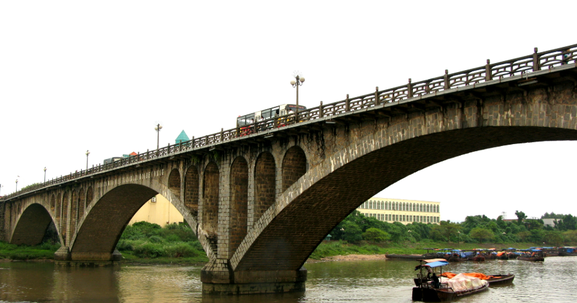 Cây cầu vòm đá duy nhất Việt Nam: Kết nối trực tiếp 2 quốc gia, do nữ kiến trúc sư người Pháp thiết kế