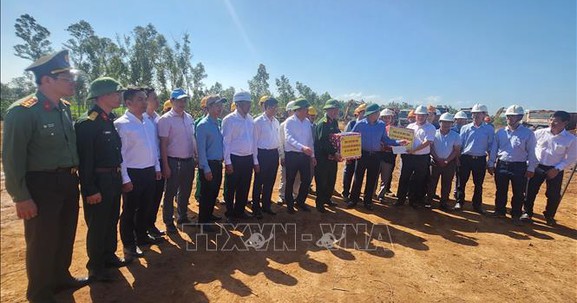 Phó Thủ tướng Hồ Quốc Dũng kiểm tra tiến độ đường cao tốc Quy Nhơn - Pleiku