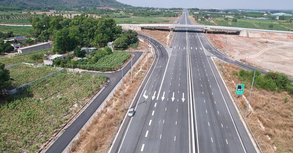 Đề xuất khai thác tạm 18km cao tốc 21.000 tỷ nối hai tỉnh, thành giàu nhất Việt Nam trước Tết Nguyên đán