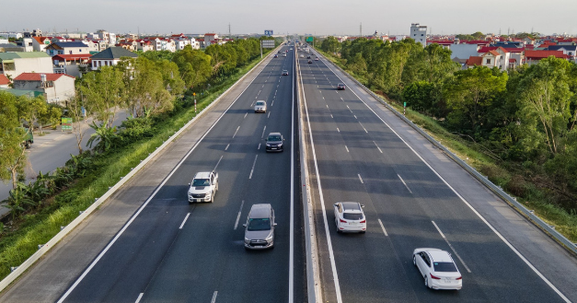 Ngày mai, Việt Nam chính thức thu phí 5 tuyến cao tốc này