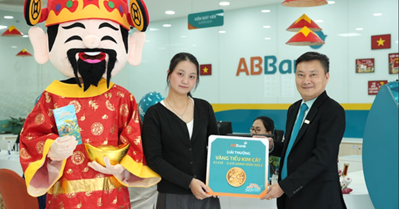 Ngày đầu tiên ABBank tung “mưa” vàng 24K: Những chủ nhân đầu tiên đã lộ diện