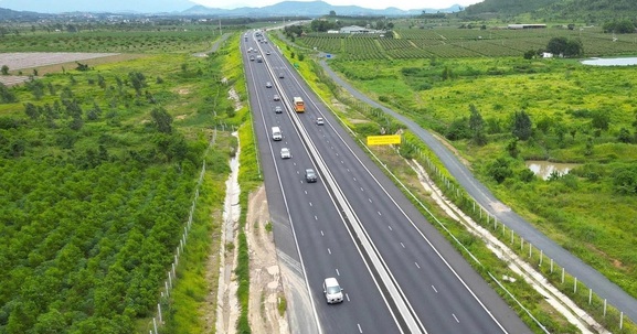 Bộ Xây dựng giải quyết trường hợp nhà dân hư hỏng do thi công cao tốc Bắc - Nam