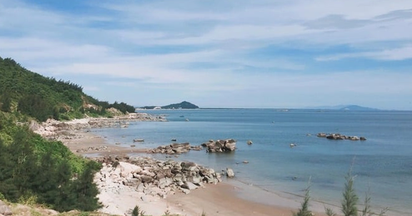 Việt Nam sắp có thêm một khu du lịch quốc gia: Là ‘cung đàn biển miền Trung’, được Chủ tịch tỉnh đăng lên facebook