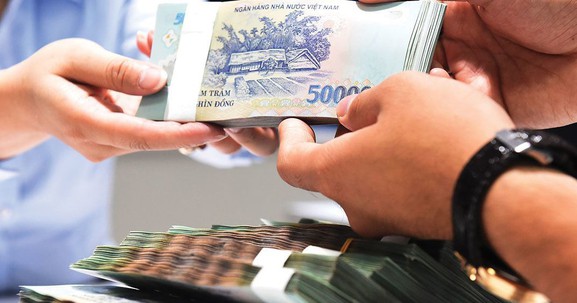 Lãi suất tăng vọt, chủ đầu tư "căng mình" giữ thanh khoản