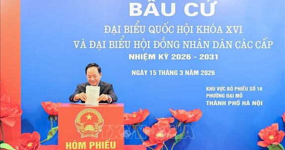 Trưởng ban Tuyên giáo và Dân vận Trung ương bầu cử tại phường Đại Mỗ (Hà Nội)