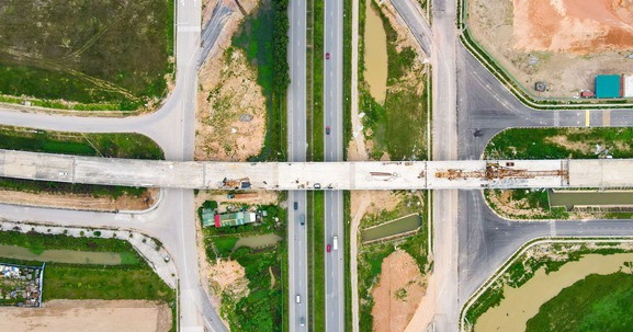 Cận cảnh cầu vượt cao tốc thuộc dự án gần 1.500 tỷ đồng kết nối các khu công nghiệp tỉnh Bắc Ninh