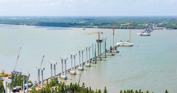 Cầu dây văng lớn thứ 2 Việt Nam, thuộc dự án 8.000 tỷ rút ngắn khoảng 80km từ miền Tây đến TP. HCM: Vượt ‘bão giá’, đang ở giai đoạn thi công khó khăn nhất