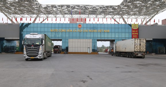 Kim ngạch xuất nhập khẩu qua cửa khẩu Móng Cái (Quảng Ninh) đạt hơn 3,3 tỷ USD