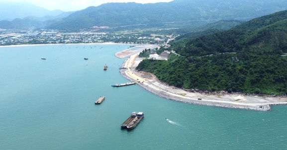 Ngày mai, khởi động phần quan trọng của siêu cảng biển lớn miền Trung, tọa lạc tại dưới chân 'thiên hạ đệ nhất hùng quan'