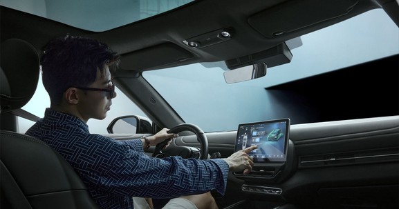 "Hô biến" khoang xe thành trung tâm giải trí, VF Connect được lòng chủ xe VinFast