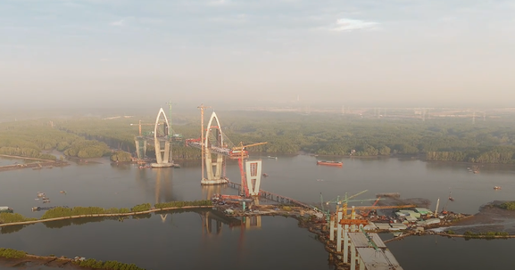 Cây cầu có nhịp chính dài nhất Đông Nam Á, kết nối 2 tỉnh thành giàu nhất Việt Nam: Thi công vượt tiến độ, 4 tháng nữa hợp long