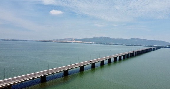 Siêu cầu vượt biển từng dài nhất Việt Nam suốt 10 năm: Được chi gần 30 tỷ để nâng cấp, chịu thử tải của đoàn xe trăm tấn, sẽ có công trình 'song sinh' phá thế bao vây