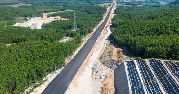 Chỉ ít ngày nữa, chính thức khai thác sử dụng cao tốc 15.000 tỷ đi qua 2 tỉnh rộng lớn bậc nhất Việt Nam