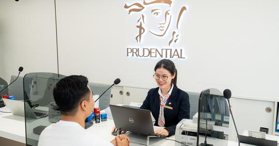 Prudential lãi lớn gần 5.000 tỷ đồng, bảo hiểm vẫn chưa “thoát đáy”