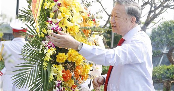 Tổng Bí thư, Chủ tịch nước Tô Lâm dâng hương tưởng niệm Tổng Bí thư Hà Huy Tập
