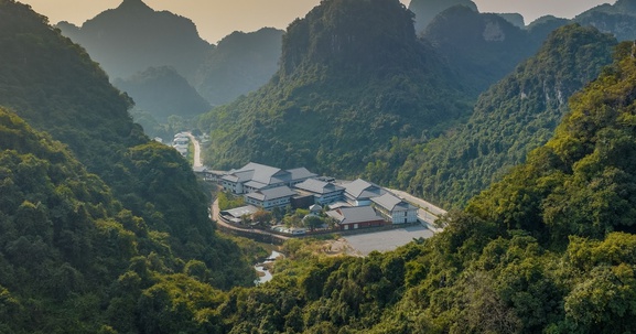 Tập đoàn khách sạn hàng đầu thế giới cùng Sun Group chính thức khai trương khu nghỉ dưỡng cao cấp nằm biệt lập giữa thung lũng
