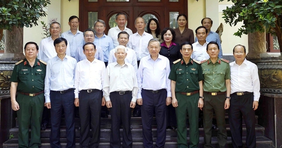 Tổng Bí thư, Chủ tịch nước thăm các nguyên lãnh đạo Đảng, Nhà nước và Mẹ Việt Nam Anh hùng