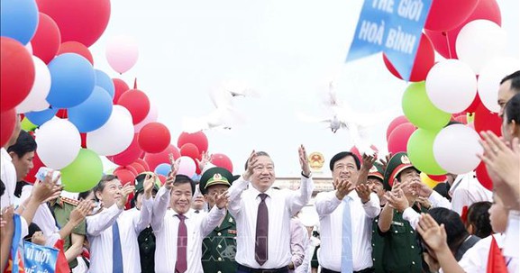 51 năm thống nhất đất nước: Đảng ta muôn vạn tấm lòng, niềm tin