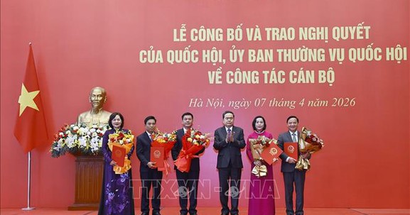 Chủ tịch Quốc hội dự Lễ công bố, trao Nghị quyết của Quốc hội, UBTVQH về công tác cán bộ