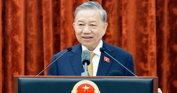 Ánh sáng Hồ Chí Minh soi đường cho chúng ta đi