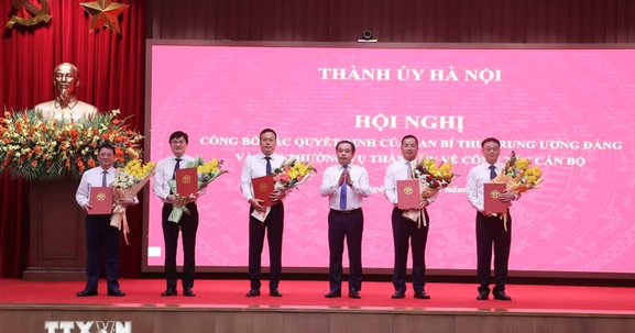 Thành ủy Hà Nội công bố các quyết định về công tác cán bộ
