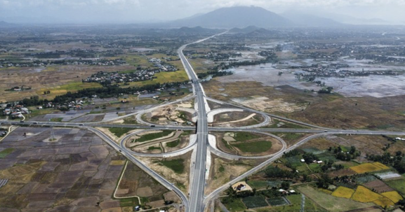 Chỉ vài giờ nữa, chính thức thông xe 20km cao tốc ‘rừng - biển’ đầu tiên của Việt Nam
