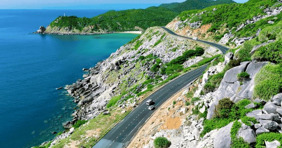 Cung đường ven biển đẹp nhất Việt Nam: Dài 30km, ôm trọn vịnh biển từng in dấu ‘tàu không số’ huyền thoại
