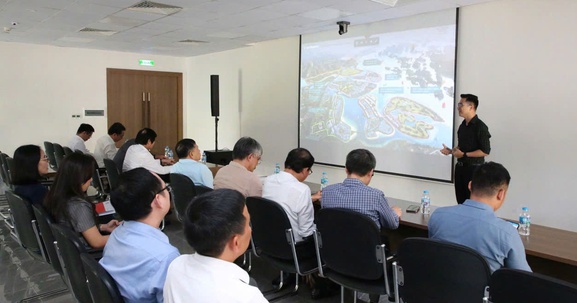 Hội đồng Giám khảo Chung khảo Giải thưởng Quốc gia Bất động sản Việt Nam lần thứ II khảo sát dự án Vinhomes Global Gate Hạ Long