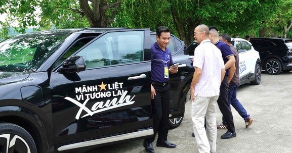 Khách hàng Nghệ An xếp hàng lái thử VinFast VF 5: Nhỏ gọn nhưng đủ chất, lái đã, lời ngay từ lúc xuống tiền