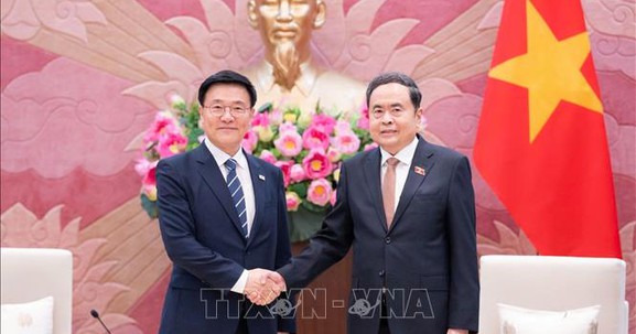 Chủ tịch Quốc hội Trần Thanh Mẫn tiếp Đoàn đại biểu Viện nghiên cứu kinh tế Kimhakmin E-roun